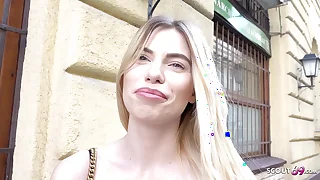 GERMAN SCOUT - ERSTER ANAL FICK FÜR SCHLANKE STUDENTIN MELINA BEI ECHTEN STRASSEN Tinge